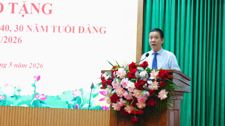 Xã Yên Lãng tổ chức trao Huy hiệu Đảng đợt 19/5 cho 41 đảng viên- Ảnh 5.