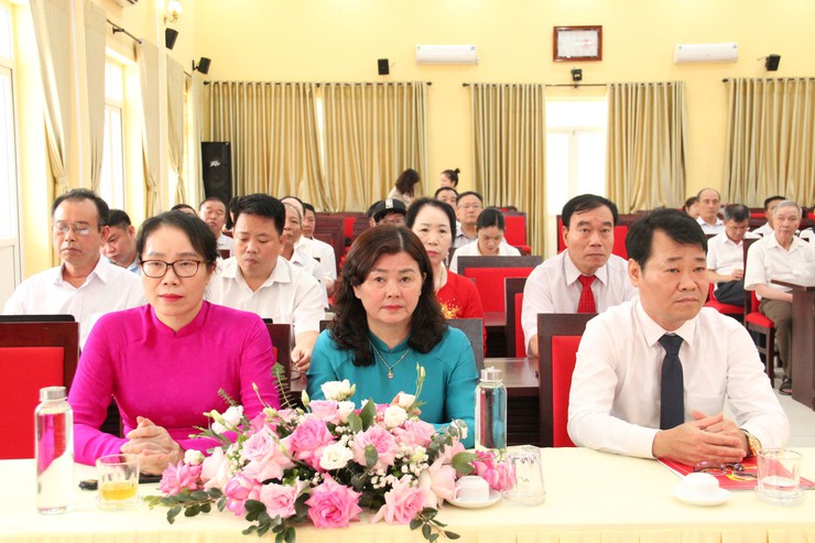 Đảng bộ xã Hòa Lạc trang trọng trao tặng Huy hiệu Đảng đợt 19/5/2026- Ảnh 3.