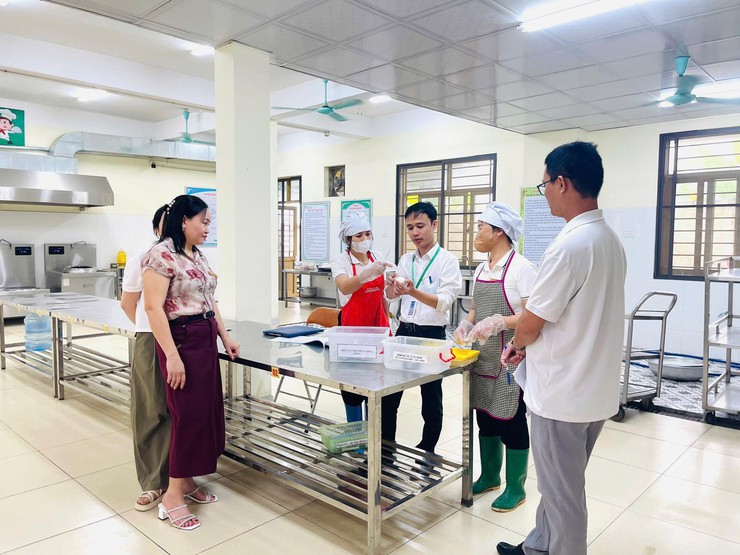 Đảm bảo an toàn thực phẩm tại các chợ trên địa bàn xã Bất Bạt- Ảnh 2.