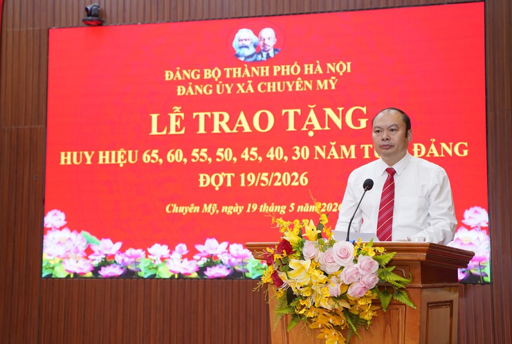 Xã Chuyên Mỹ trang trọng trao Huy hiệu Đảng đợt 19/5/2026 cho 31 Đảng viên- Ảnh 6.