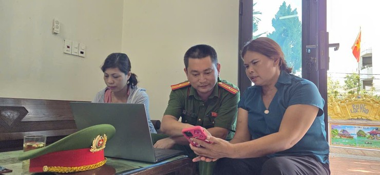 Xã Quảng Bị tiếp tục hỗ trợ người dân tích hợp tài khoản an sinh xã hội- Ảnh 4.