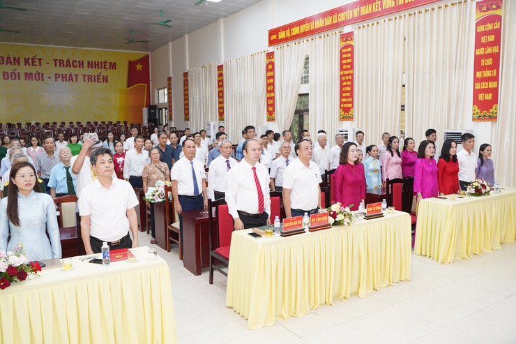 Xã Chuyên Mỹ trang trọng trao Huy hiệu Đảng đợt 19/5/2026 cho 31 Đảng viên- Ảnh 1.