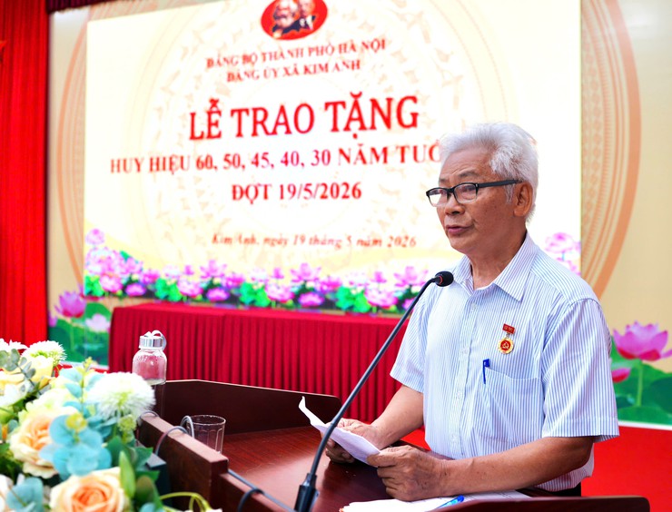 ĐẢNG BỘ XÃ KIM ANH TỔ CHỨC LỄ TRAO HUY HIỆU ĐẢNG- Ảnh 6.