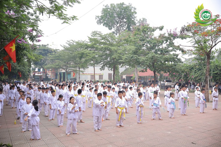 Hơn 200 võ sinh tham gia kỳ thi nâng cấp đai Karatedo tại xã Phú Cát- Ảnh 10.