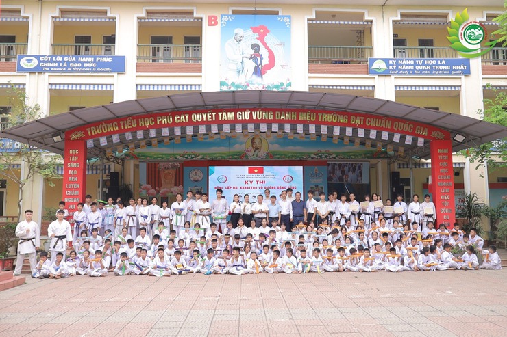 Hơn 200 võ sinh tham gia kỳ thi nâng cấp đai Karatedo tại xã Phú Cát- Ảnh 17.