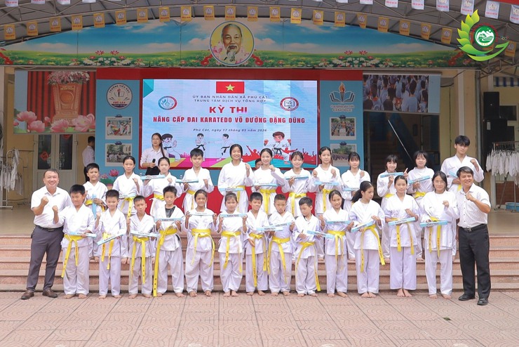 Hơn 200 võ sinh tham gia kỳ thi nâng cấp đai Karatedo tại xã Phú Cát- Ảnh 5.