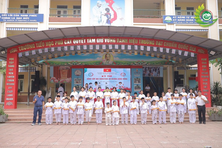 Hơn 200 võ sinh tham gia kỳ thi nâng cấp đai Karatedo tại xã Phú Cát- Ảnh 6.