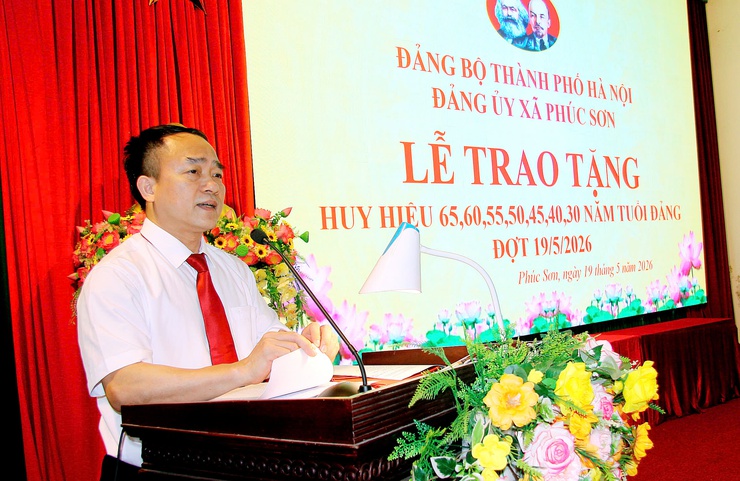 Đảng ủy xã Phúc Sơn long trọng tổ chức Lễ trao tặng Huy hiệu Đảng đợt 19/5/2026- Ảnh 2.