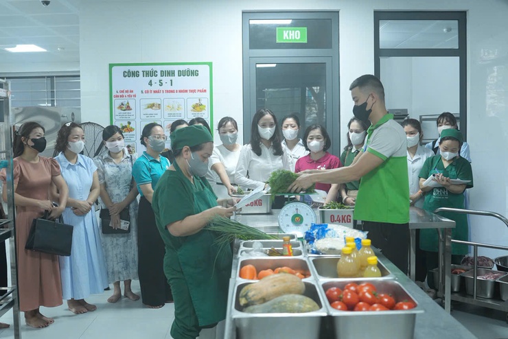 Trường Mầm non Ánh Sao tổ chức chương trình tham quan, kiến tập mô hình bếp ăn tập thể đảm bảo an toàn thực phẩm năm học 2025-2026.- Ảnh 3.