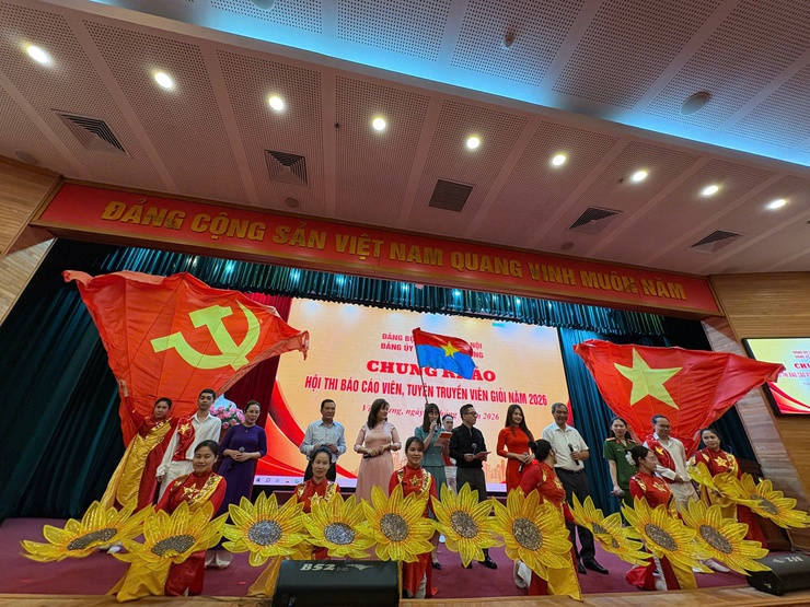 Phường Việt Hưng tổ chức tổng duyệt chương trình Hội thi Báo cáo viên, Tuyên truyền viên giỏi năm 2026.- Ảnh 2.