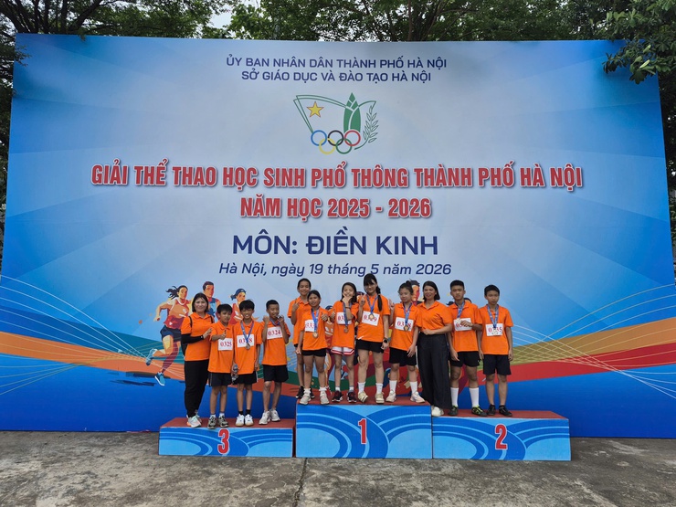 Thi đua lập thành tích dâng Bác kính yêu - Đoàn thể thao Phúc Lợi khởi đầu ấn tượng tại giải học sinh Hà Nội.- Ảnh 4.