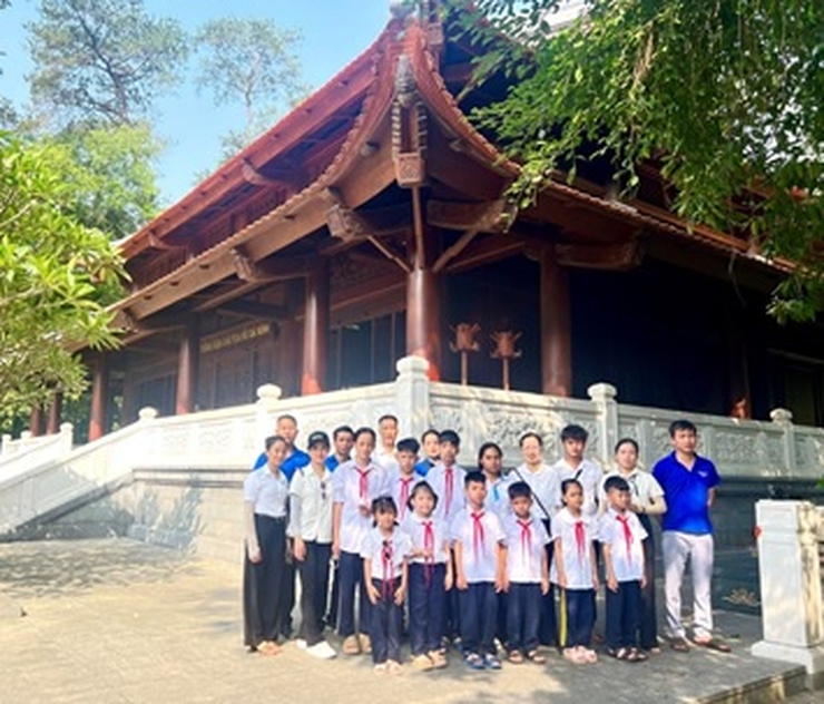 Chuỗi hoạt động chào mừng 136 năm Ngày sinh Chủ tịch Hồ Chí Minh - Ảnh 1.