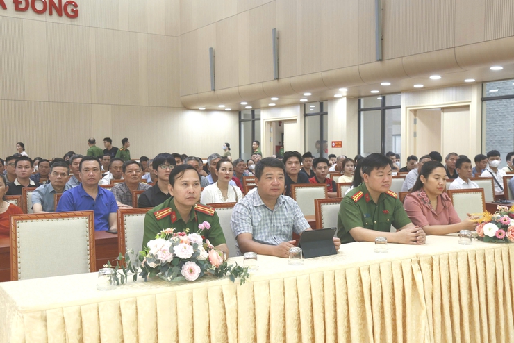 Tuyên truyền pháp luật về “Điểm nghẽn trật tự đô thị” và vệ sinh an toàn thực phẩm trên địa bàn phường Hà Đông- Ảnh 1.