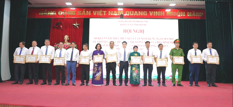 XÃ VĨNH THANH TỔ CHỨC KỶ NIỆM 136 NĂM NGÀY SINH CHỦ TỊCH HỒ CHÍ MINH; SƠ KẾT 5 NĂM THỰC HIỆN KẾT LUẬN SỐ 01-KL/TW VÀ TRAO THƯỞNG CÁC TẬP THỂ, CÁ NHÂN TIÊU BIỂU- Ảnh 9.