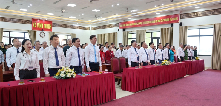 XÃ VĨNH THANH TỔ CHỨC KỶ NIỆM 136 NĂM NGÀY SINH CHỦ TỊCH HỒ CHÍ MINH; SƠ KẾT 5 NĂM THỰC HIỆN KẾT LUẬN SỐ 01-KL/TW VÀ TRAO THƯỞNG CÁC TẬP THỂ, CÁ NHÂN TIÊU BIỂU- Ảnh 2.
