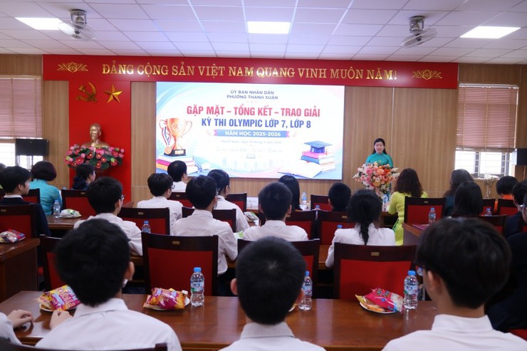 Phường Thanh Xuân trao giải Kỳ thi Olympic lớp 7, lớp 8
cấp Trung học cơ sở năm học 2025 - 2026- Ảnh 1.