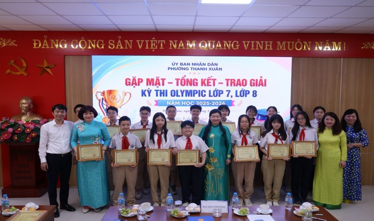 Phường Thanh Xuân trao giải Kỳ thi Olympic lớp 7, lớp 8
cấp Trung học cơ sở năm học 2025 - 2026- Ảnh 6.