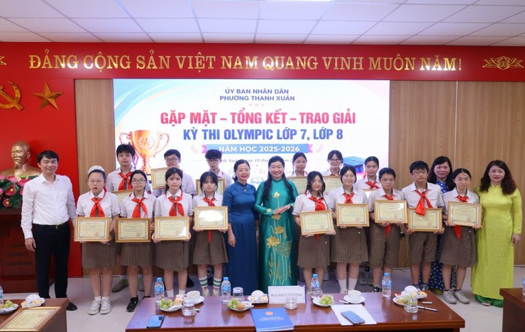Phường Thanh Xuân trao giải Kỳ thi Olympic lớp 7, lớp 8
cấp Trung học cơ sở năm học 2025 - 2026- Ảnh 7.