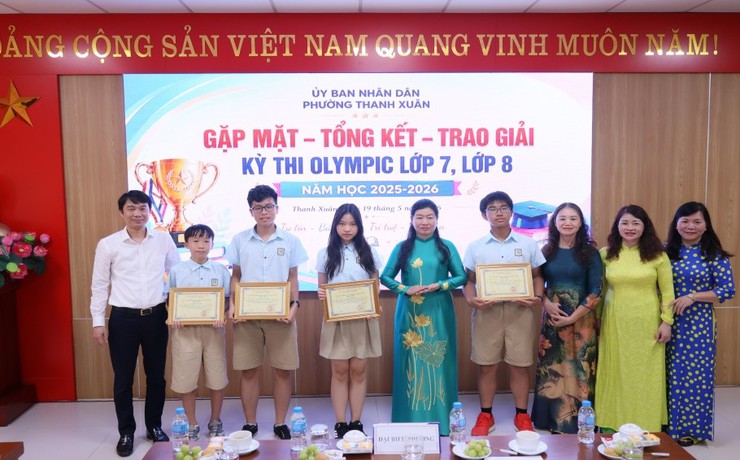 Phường Thanh Xuân trao giải Kỳ thi Olympic lớp 7, lớp 8
cấp Trung học cơ sở năm học 2025 - 2026- Ảnh 8.
