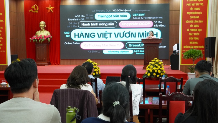 UBND xã Phượng Dực phối hợp với TikTok Việt Nam tập huấn thương mại điện tử cho các cơ sở kinh doanh- Ảnh 2.