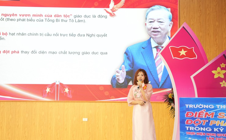 Chung khảo hội thi báo cáo viên, tuyên truyền viên giỏi xã Bát Tràng năm 2026: "Đưa Nghị quyết của Đảng vào thực tiễn từ hơi thở làng nghề"- Ảnh 2.