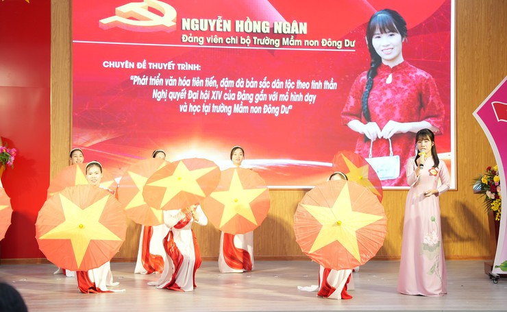 Chung khảo hội thi báo cáo viên, tuyên truyền viên giỏi xã Bát Tràng năm 2026: "Đưa Nghị quyết của Đảng vào thực tiễn từ hơi thở làng nghề"- Ảnh 5.