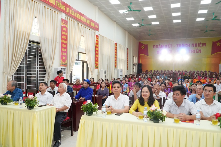 Người cao tuổi xã Chuyên Mỹ sôi nổi liên hoan tiếng hát dân ca năm 2026- Ảnh 2.