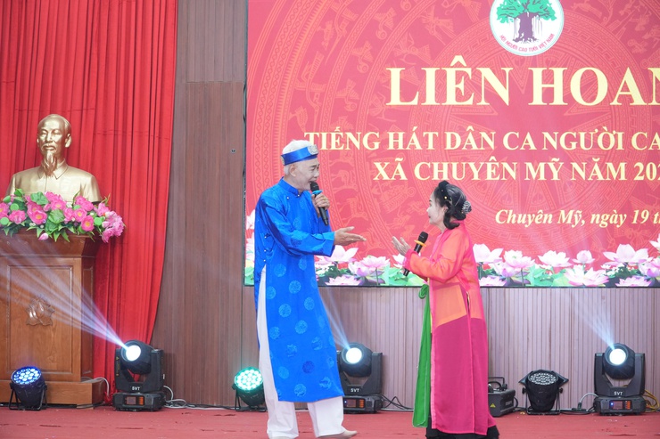 Người cao tuổi xã Chuyên Mỹ sôi nổi liên hoan tiếng hát dân ca năm 2026- Ảnh 6.