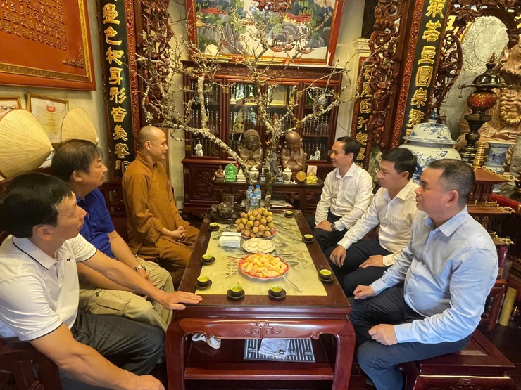 Phường Bồ Đề tổ chức thăm, chúc mừng Đại lễ Phật đản Phật lịch 2570 - Dương lịch 2026- Ảnh 3.