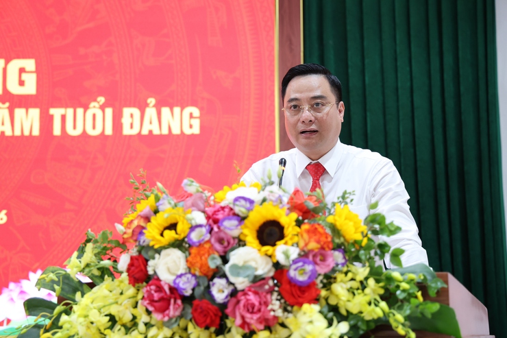 Tam Hưng: 38 Đảng viên vin dự đón nhận Huy hiệu đảng đợt 19/5 - Dấu son của niềm tin, bản lĩnh và lòng trung thành với Đảng- Ảnh 9.