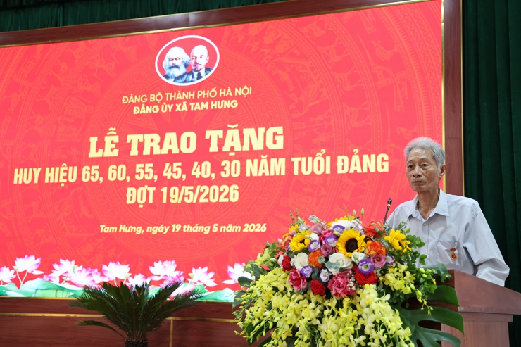 Tam Hưng: 38 Đảng viên vin dự đón nhận Huy hiệu đảng đợt 19/5 - Dấu son của niềm tin, bản lĩnh và lòng trung thành với Đảng- Ảnh 10.