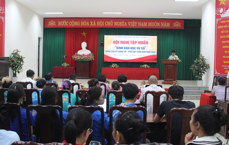 Xã Phú Xuyên tổ chức tập huấn kỹ năng số, ghi hình phát sóng trực tiếp về chuyển đổi số và cải cách hành chính- Ảnh 1.