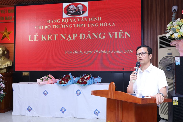 4 học sinh Trường THPT Ứng Hòa A vinh dự được kết nạp Đảng- Ảnh 3.