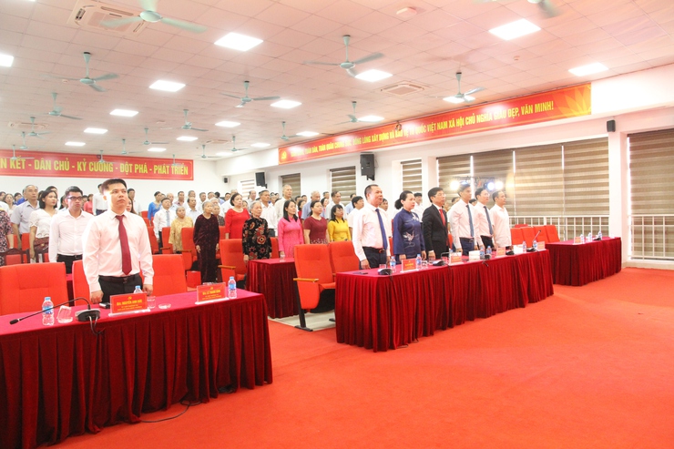 Đảng ủy phường Xuân Phương tổ chức Lễ trao Huy hiệu Đảng đợt 19/5/2026- Ảnh 1.