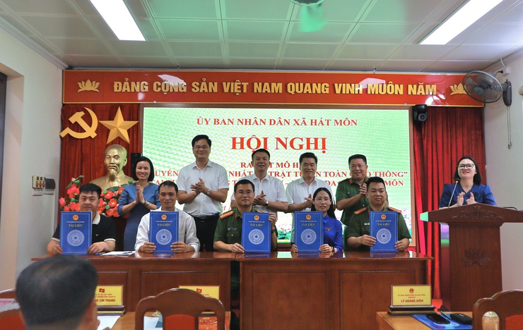 Xã Hát Môn ra mắt tuyến đường “ba nhất” về trật tự, an toàn giao thông- Ảnh 4.