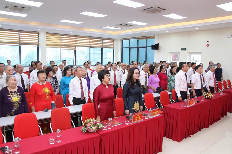 PHƯỜNG BA ĐÌNH TRAO TẶNG HUY HIỆU ĐẢNG DỊP 19-5- Ảnh 7.