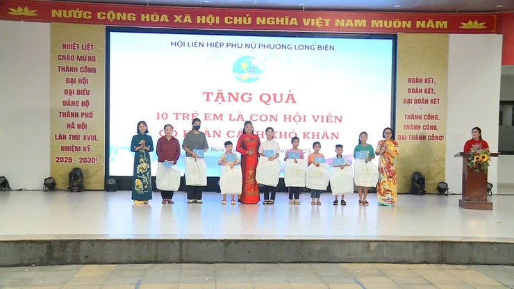 Vòng tay nhân ái che chở những phận đời yếu thế từ mạng lưới cán bộ, hội viên phụ nữ phường Long Biên- Ảnh 2.