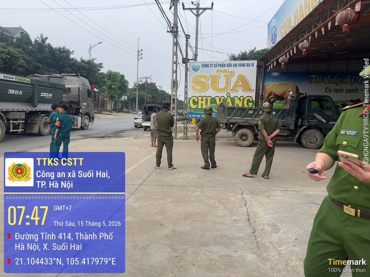Ban Chỉ đạo 197 xã Suối Hai tiếp tục tổ chức ra quân giải tỏa vi phạm hành lang giao thông - Ảnh 1.