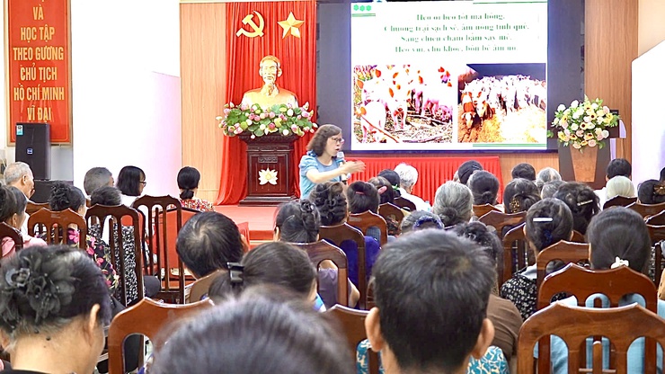 Nâng cao kỹ năng phòng chống dịch tả lợn châu Phi cho người chăn nuôi xã Hòa Xá- Ảnh 8.