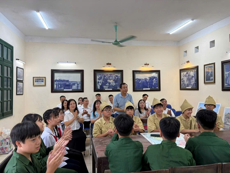 TRUNG GIÃ TỔ CHỨC TIẾT HỌC GIÁO DỤC TỪ LỊCH SỬ TẠI KHU DI TÍCH CÁCH MẠNG TRUNG GIÃ- Ảnh 1.