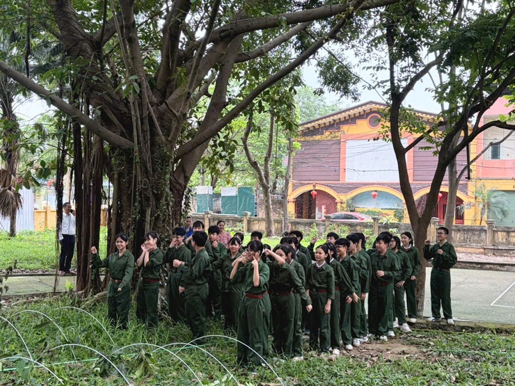 TRUNG GIÃ TỔ CHỨC TIẾT HỌC GIÁO DỤC TỪ LỊCH SỬ TẠI KHU DI TÍCH CÁCH MẠNG TRUNG GIÃ- Ảnh 9.