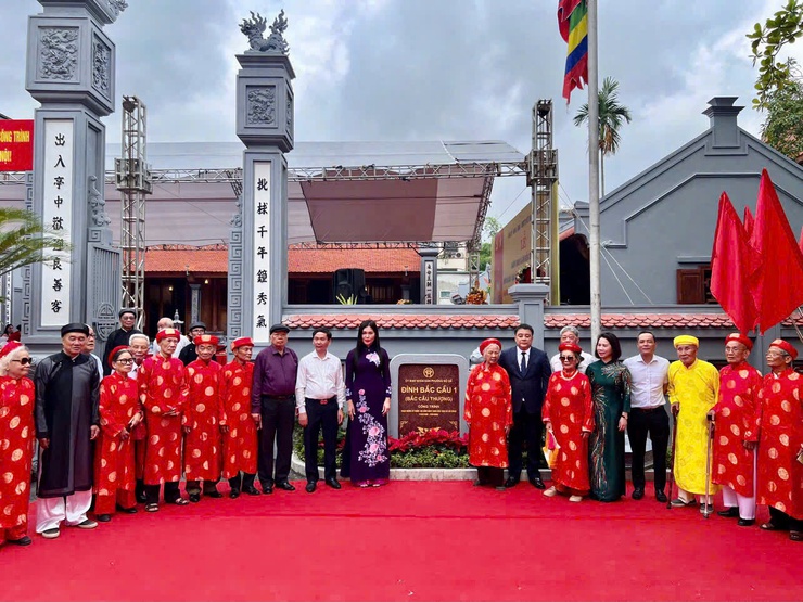 Phường Bồ Đề tổ chức Lễ khánh thành, gắn biển công trình tu bổ Đình Bắc Cầu 1 chào mừng kỷ niệm 136 năm Ngày sinh Chủ tịch Hồ Chí Minh (19/5/1890 - 19/5/2026)- Ảnh 7.