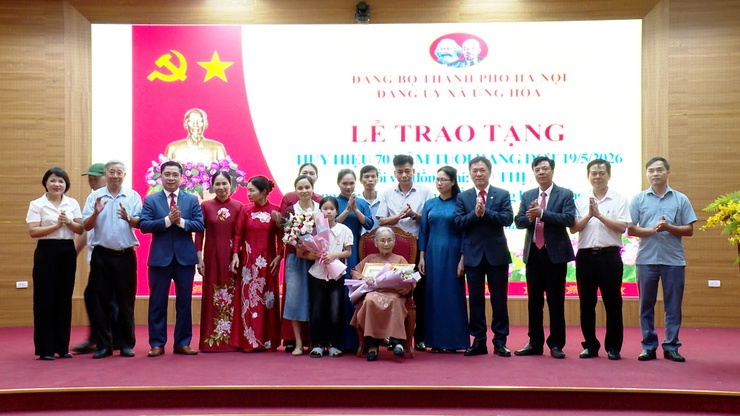 ỨNG HOÀ TRAO TẶNG HUY HIỆU ĐẢNG ĐỢT 19/5/2026.- Ảnh 10.