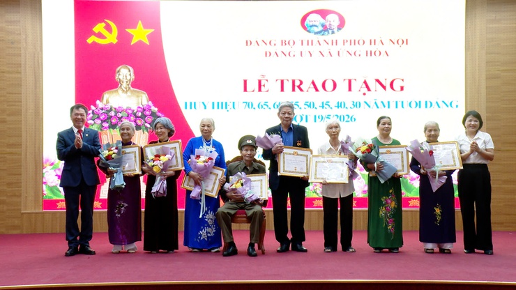 ỨNG HOÀ TRAO TẶNG HUY HIỆU ĐẢNG ĐỢT 19/5/2026.- Ảnh 6.