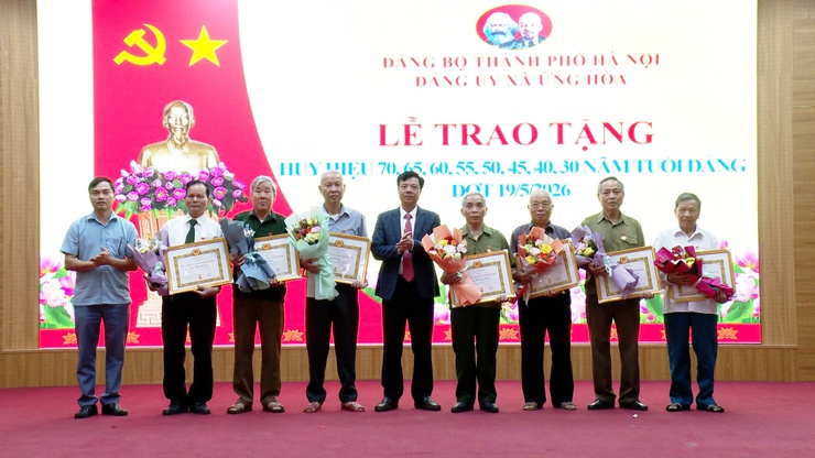 ỨNG HOÀ TRAO TẶNG HUY HIỆU ĐẢNG ĐỢT 19/5/2026.- Ảnh 9.