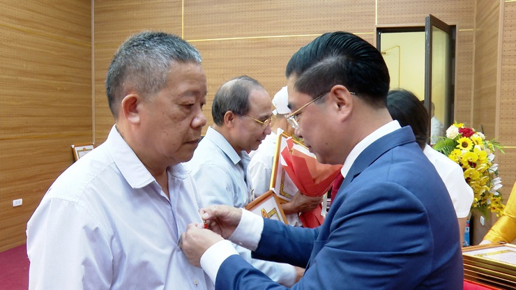ỨNG HOÀ TRAO TẶNG HUY HIỆU ĐẢNG ĐỢT 19/5/2026.- Ảnh 11.