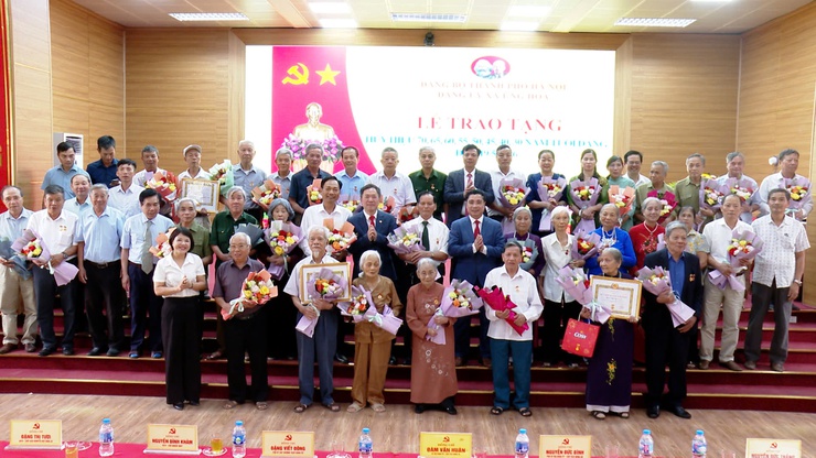 ỨNG HOÀ TRAO TẶNG HUY HIỆU ĐẢNG ĐỢT 19/5/2026.- Ảnh 12.