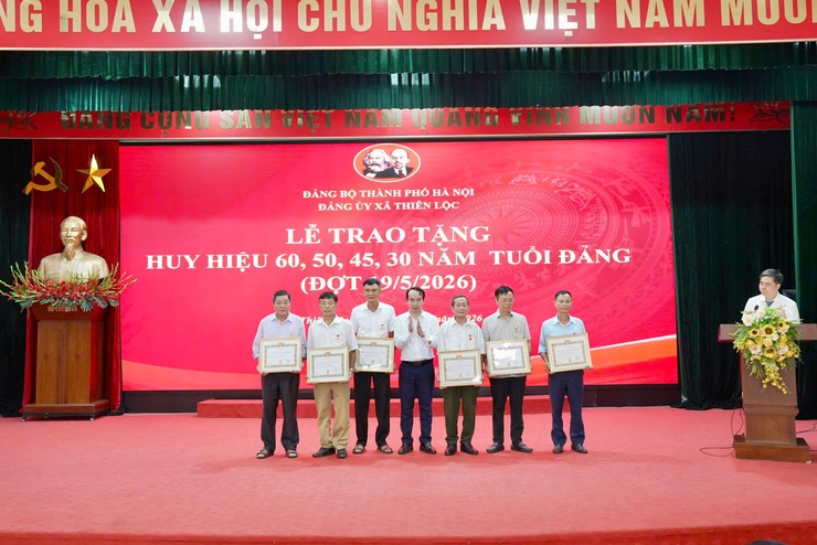 Đảng bộ xã Thiên Lộc tổ chức Lễ kỷ niệm 136 năm ngày sinh Chủ tịch Hồ Chí Minh; trao tặng Huy hiệu Đảng đợt 19/5/2026- Ảnh 8.