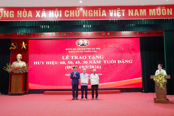 Đảng bộ xã Thiên Lộc tổ chức Lễ kỷ niệm 136 năm ngày sinh Chủ tịch Hồ Chí Minh; trao tặng Huy hiệu Đảng đợt 19/5/2026- Ảnh 6.