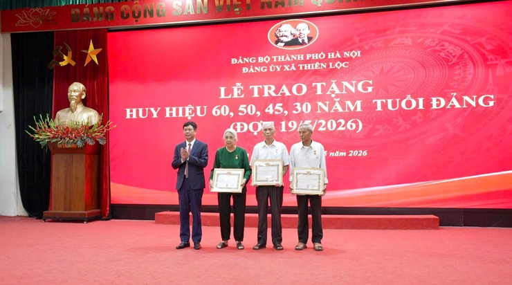 Đảng bộ xã Thiên Lộc tổ chức Lễ kỷ niệm 136 năm ngày sinh Chủ tịch Hồ Chí Minh; trao tặng Huy hiệu Đảng đợt 19/5/2026- Ảnh 5.